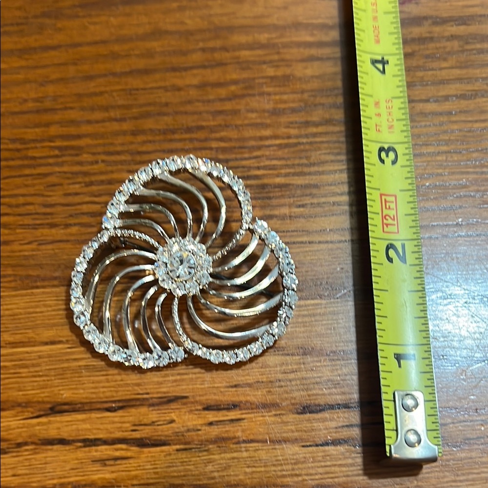 Elegant Gold and Silver Floral Brooch